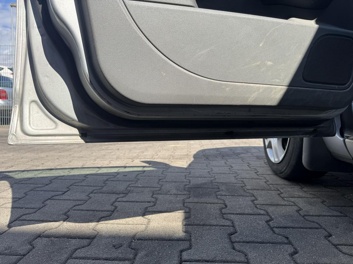 Ford Focus 2 original T&uuml;r vorn links Polar Silber 5-T&uuml;rer Facelift Bj.2009